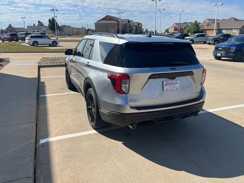 2022 Ford Explorer ST-Line