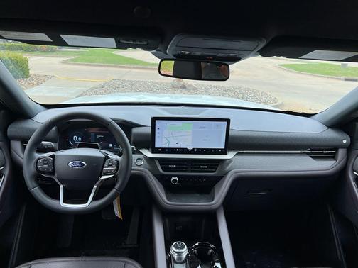Star White 2026 Ford Explorer Platinum