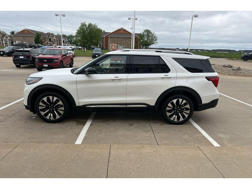 Star White 2026 Ford Explorer Platinum