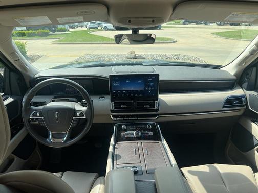 Starlight 2024 Lincoln Navigator Premiere