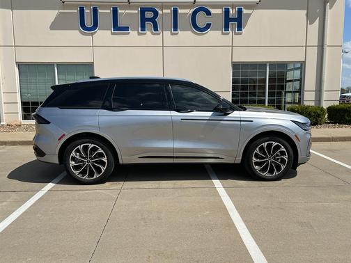 2025 Lincoln Nautilus Reserve