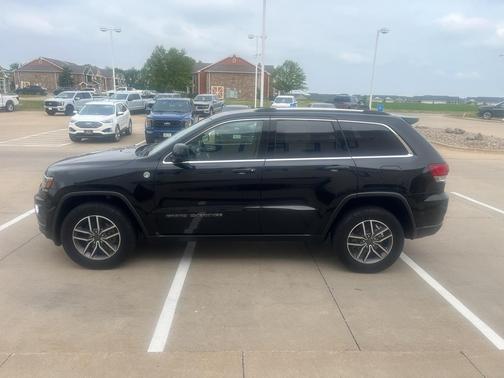 2020 Jeep Grand Cherokee Laredo