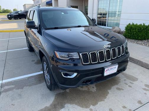 2020 Jeep Grand Cherokee Laredo