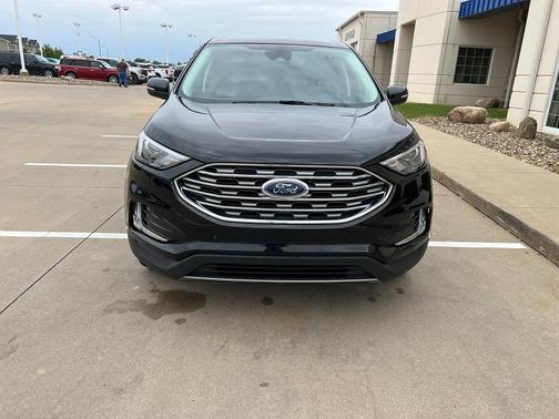 Agate Black Metallic 2024 Ford Edge Titanium