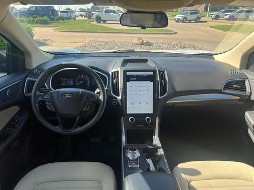 Oxford White 2021 Ford Edge SE
