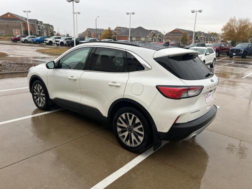 2020 Ford Escape Titanium Hybrid