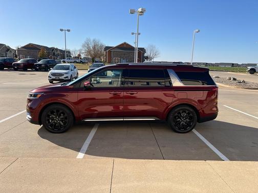 2024 Kia Carnival SX