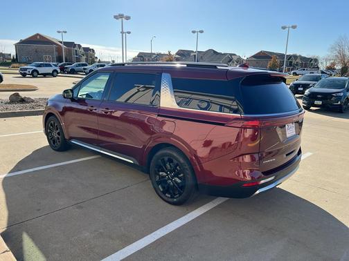 2024 Kia Carnival SX