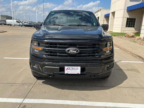 Agate Black Metallic 2026 Ford F-150 XLT