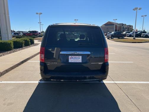 2010 Chrysler Town & Country Touring Plus