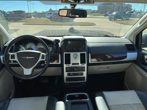 2010 Chrysler Town & Country Touring Plus