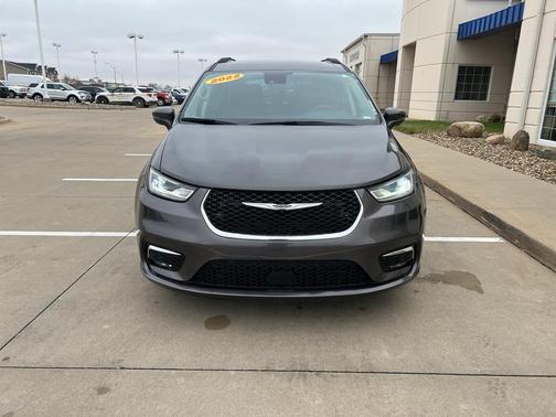 2022 Chrysler Pacifica Touring-L