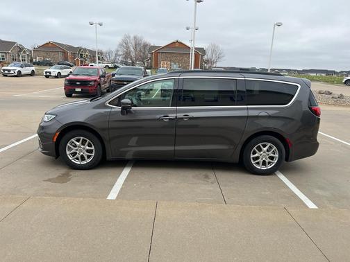 2022 Chrysler Pacifica Touring-L