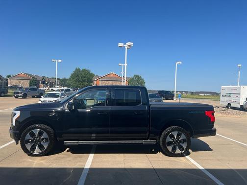 2022 Ford F-150 Lightning Platinum
