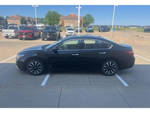 Black 2017 Nissan Altima 2.5 SV