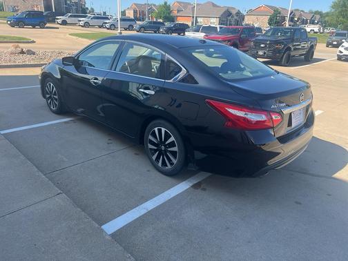 Black 2017 Nissan Altima 2.5 SV