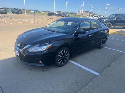 Black 2017 Nissan Altima 2.5 SV