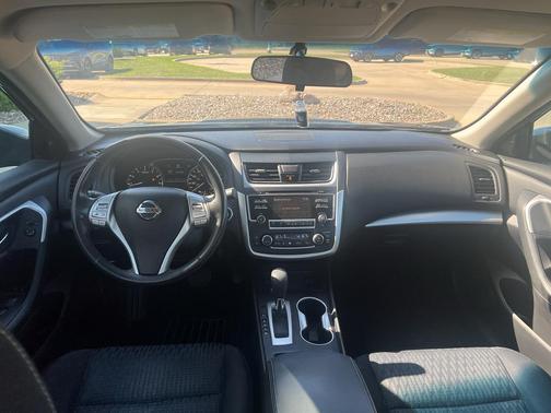 Black 2017 Nissan Altima 2.5 SV