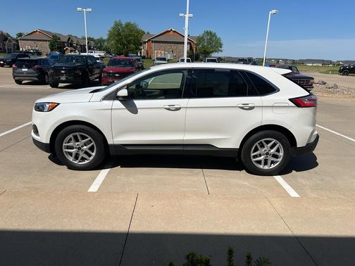 Star White 2024 Ford Edge SEL