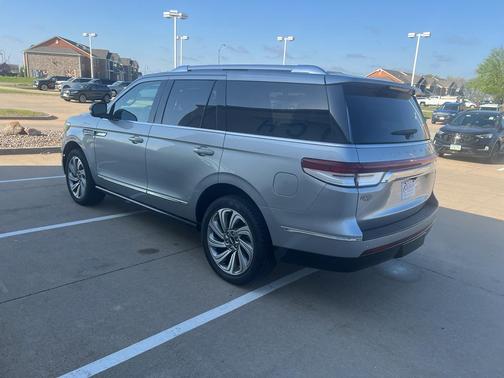 SILVER RADIANCE 2023 Lincoln Navigator RESERVE