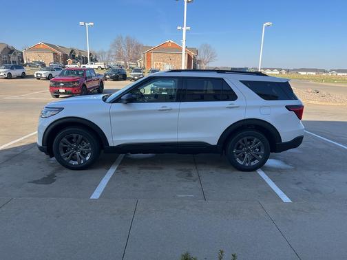 Star White 2026 Ford Explorer Active
