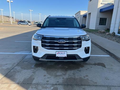Star White 2026 Ford Explorer Active
