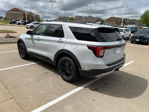 Space White Metallic 2026 Ford Explorer Tremor