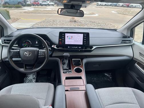 2023 Toyota Sienna LE