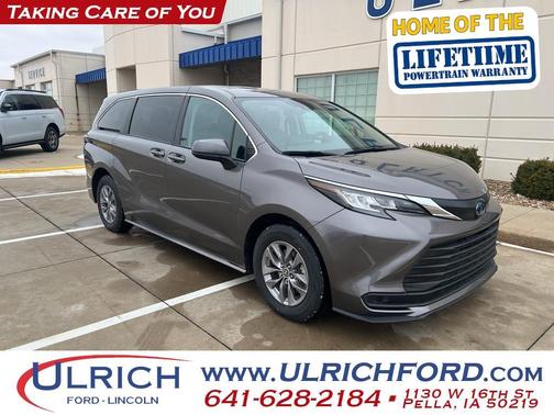 2023 Toyota Sienna LE