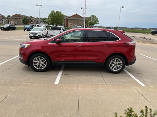Rapid Red Metallic Tinted Clearcoat 2024 Ford Edge SEL