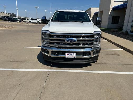 Star White 2026 Ford F-350 Lariat Super Duty