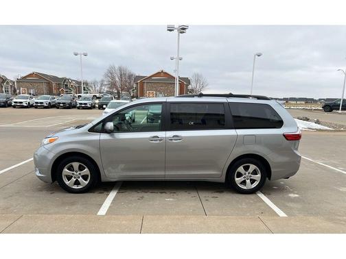 2017 Toyota Sienna LE