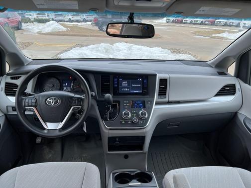 2017 Toyota Sienna LE