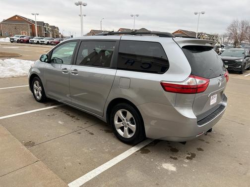 2017 Toyota Sienna LE