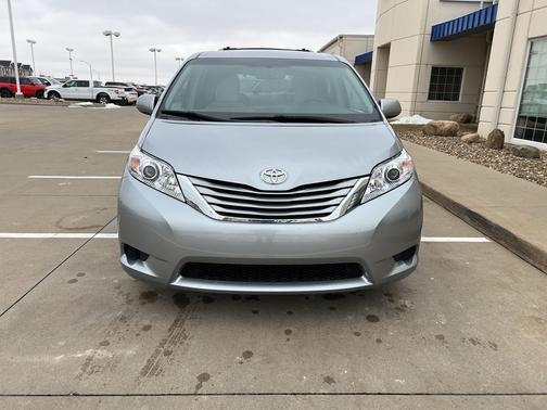 2017 Toyota Sienna LE