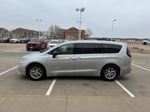 2024 Chrysler Pacifica Touring-L