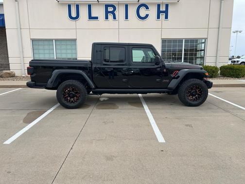 Black Clearcoat 2024 Jeep Gladiator Rubicon