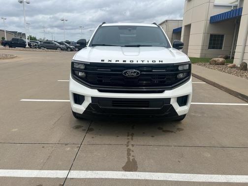 Star White 2026 Ford Expedition Max Platinum