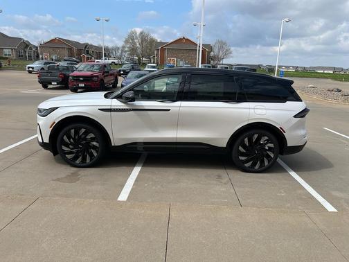 White Platinum Tri-Coat Metallic 2026 Lincoln Nautilus Reserve