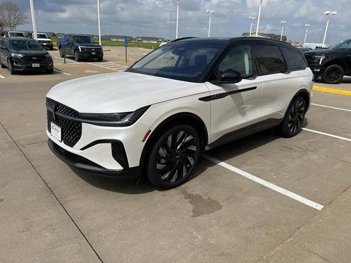 White Platinum Tri-Coat Metallic 2026 Lincoln Nautilus Reserve