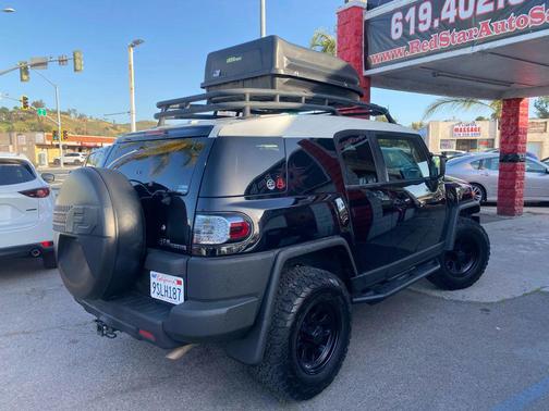 2014 Toyota FJ Cruiser Base