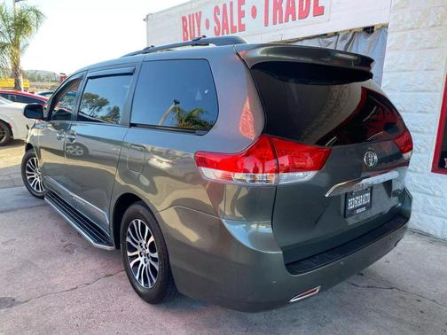 2014 Toyota Sienna XLE