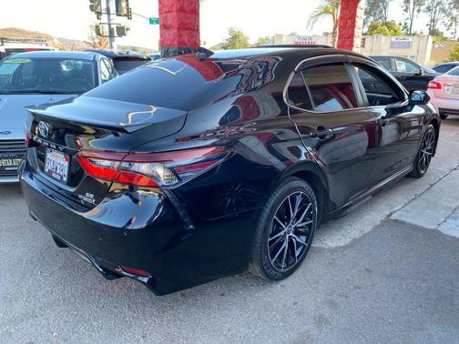 2022 Toyota Camry SE