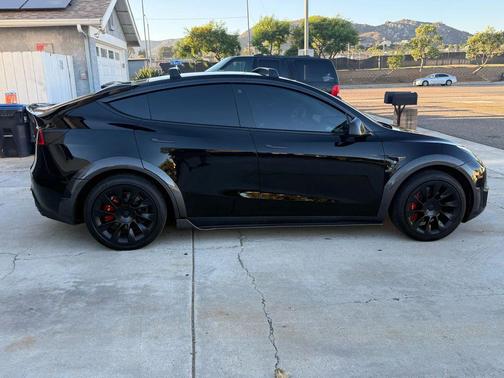 2022 Tesla Model Y Long Range Dual Motor All-Wheel Drive