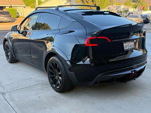 2022 Tesla Model Y Long Range Dual Motor All-Wheel Drive