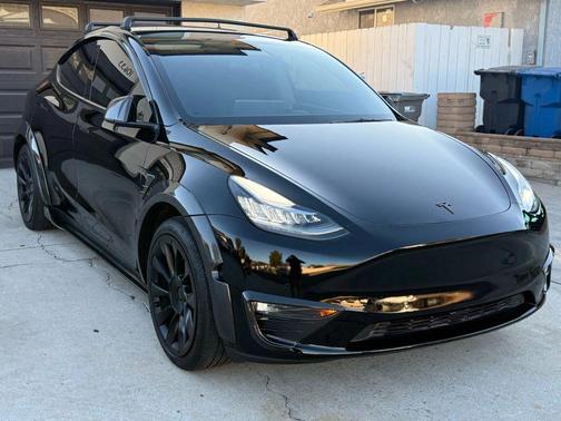 2022 Tesla Model Y Long Range Dual Motor All-Wheel Drive