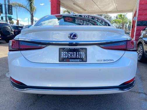 2021 Lexus ES 300h Base