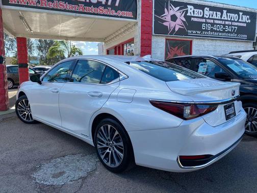 2021 Lexus ES 300h Base