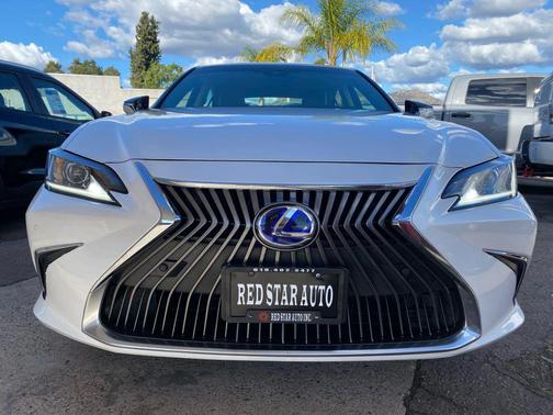 2021 Lexus ES 300h Base