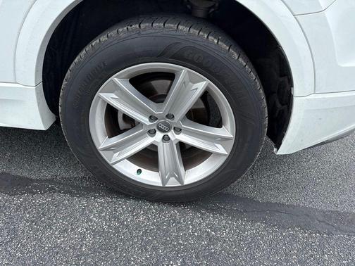 Carrara White 2019 Audi Q8 3.0T Premium